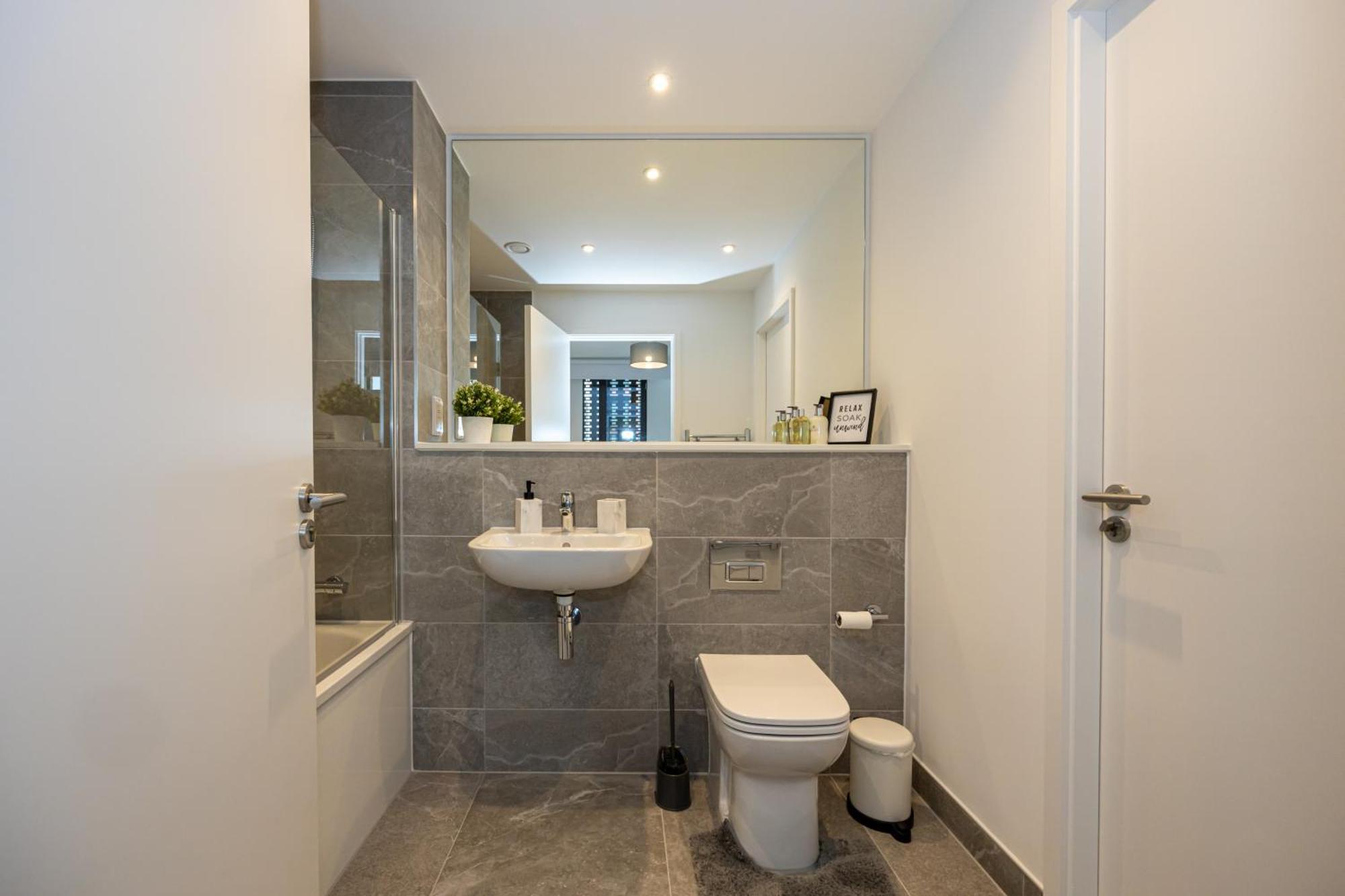 Royal Ebony By Asquare Lettings Apartment Manchester Bagian luar foto